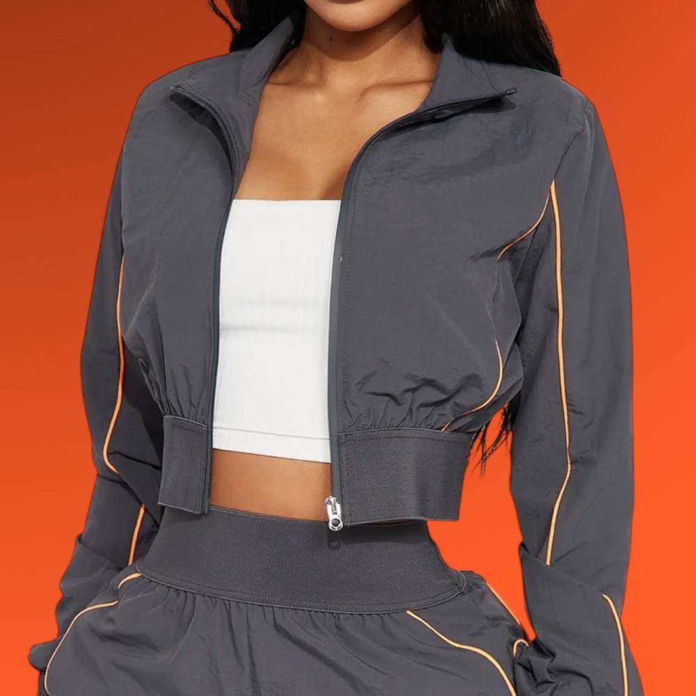 XS Cropped Jacket Zip Front Dark Gray Black Windbreaker Sporty Athletic Vibe